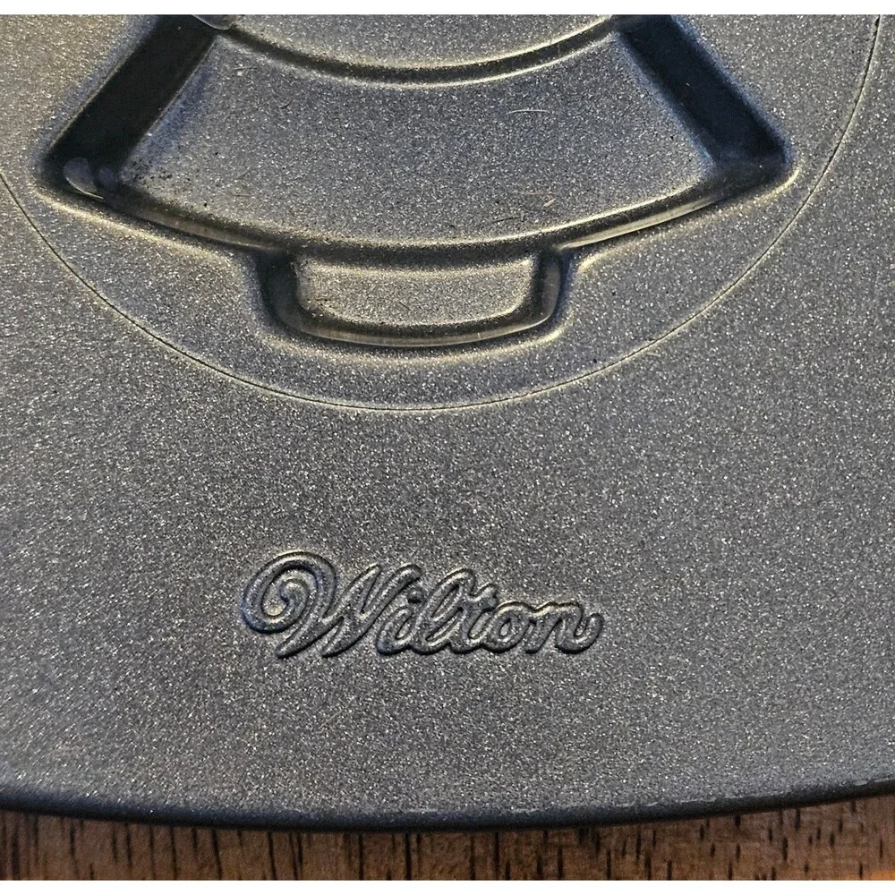 Wilton Baking Pan Cookie Sheet Cupcake Muffin Pan Holiday Christmas Baking